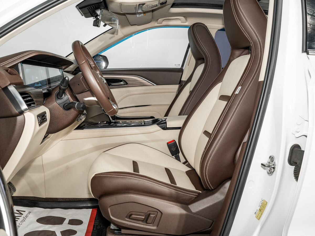 FAW Bestune T77 2022 - фото автомобиля