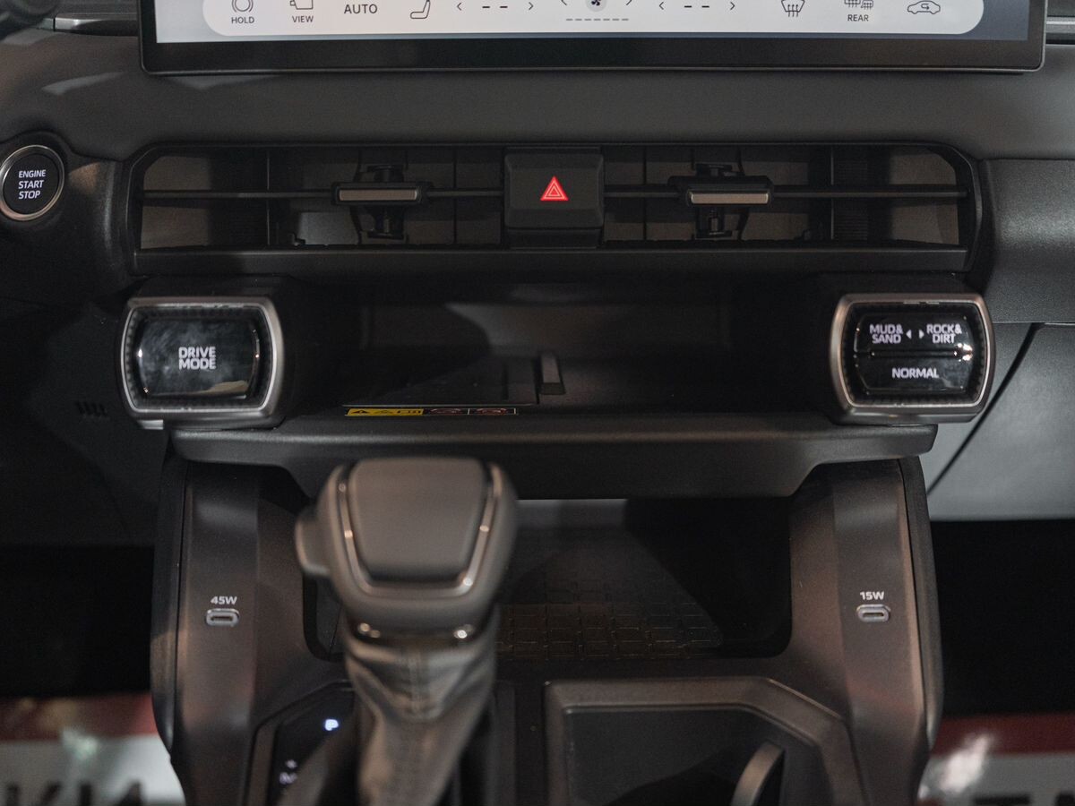 Toyota RAV4 2025 - фото автомобиля