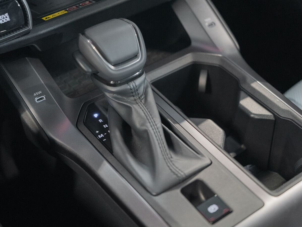 Toyota RAV4 2025 - фото автомобиля