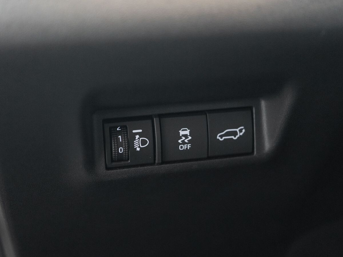 Toyota RAV4 2025 - фото автомобиля