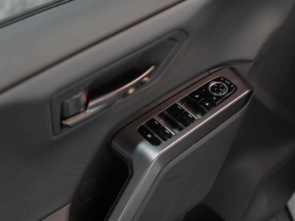 Toyota RAV4 2025 - фото автомобиля