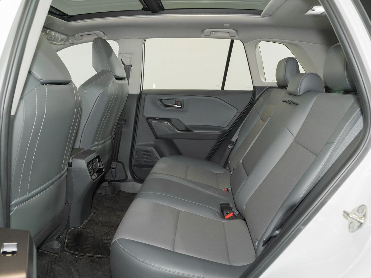 Toyota RAV4 2025 - фото автомобиля