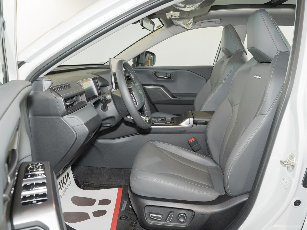 Toyota RAV4 2025 - фото автомобиля
