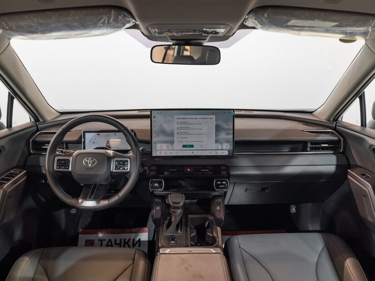 Toyota RAV4 2025 - фото автомобиля