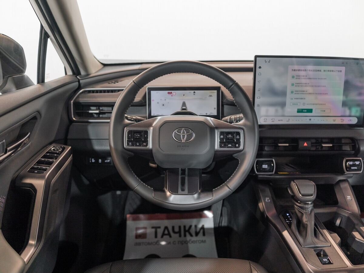 Toyota RAV4 2025 - фото автомобиля