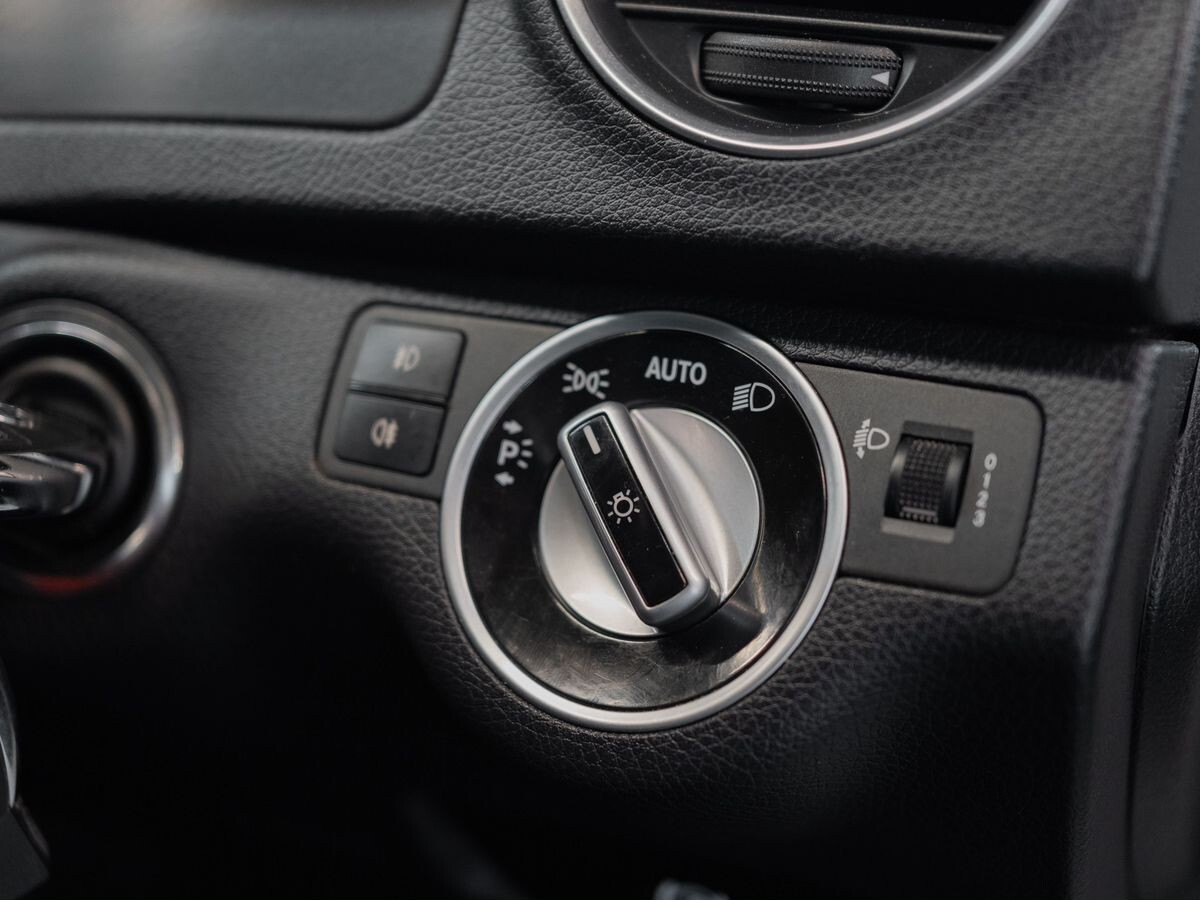 Mercedes-Benz C-Class 2012 - фото автомобиля