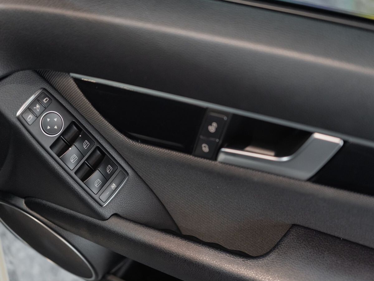 Mercedes-Benz C-Class 2012 - фото автомобиля