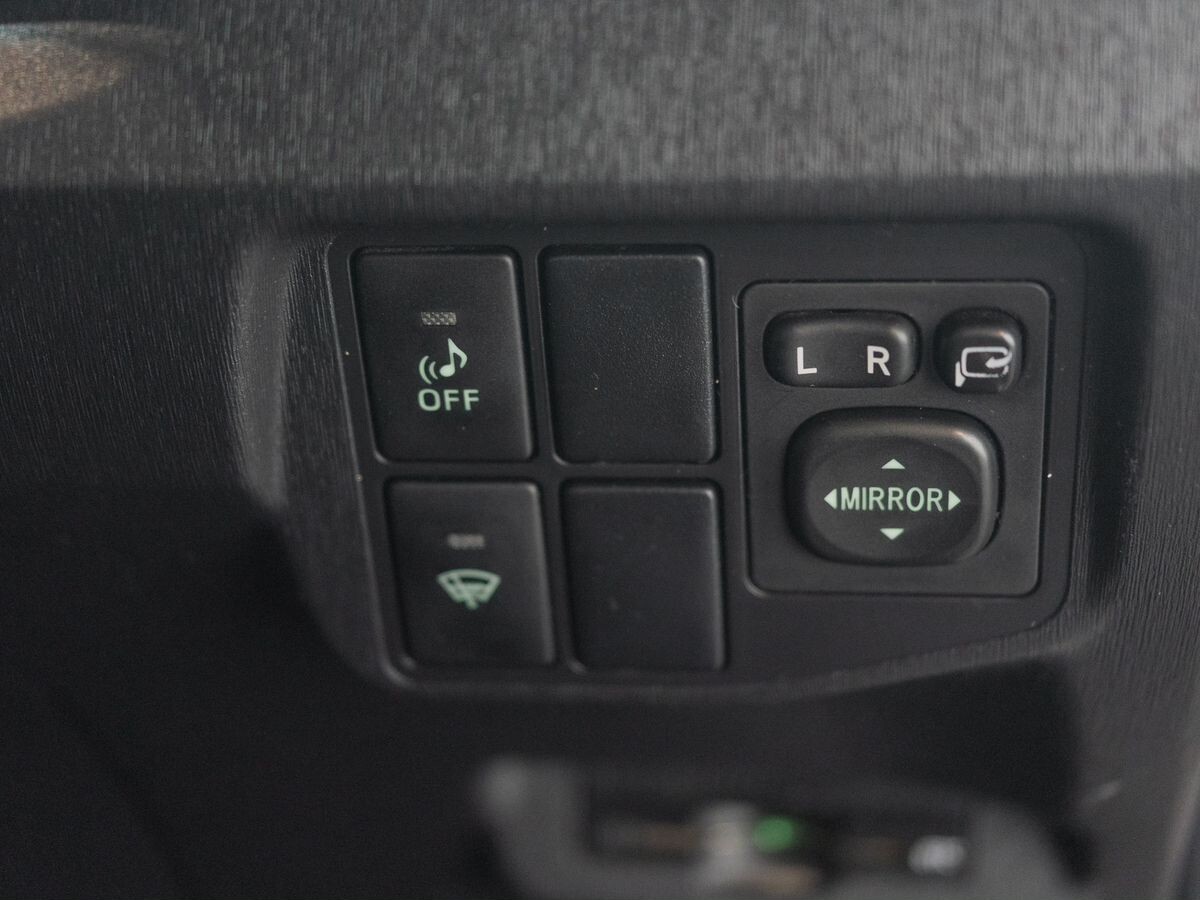 Toyota Prius 2012 - фото автомобиля