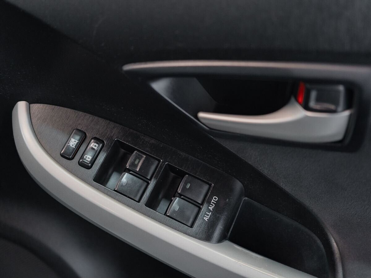 Toyota Prius 2012 - фото автомобиля