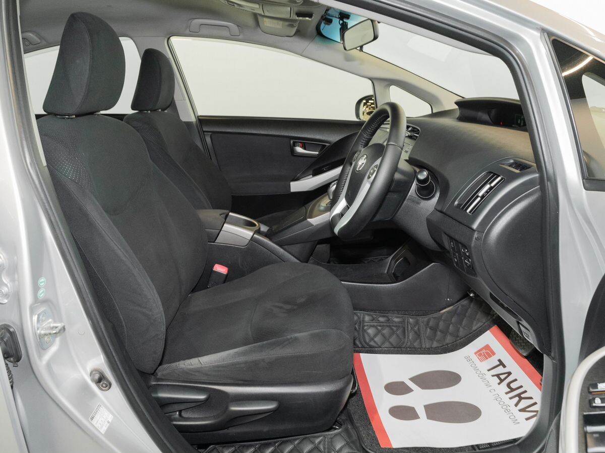 Toyota Prius 2012 - фото автомобиля