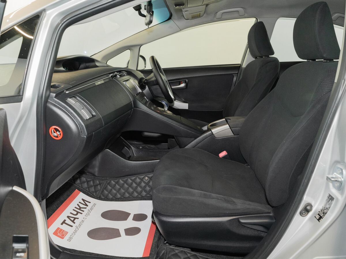 Toyota Prius 2012 - фото автомобиля