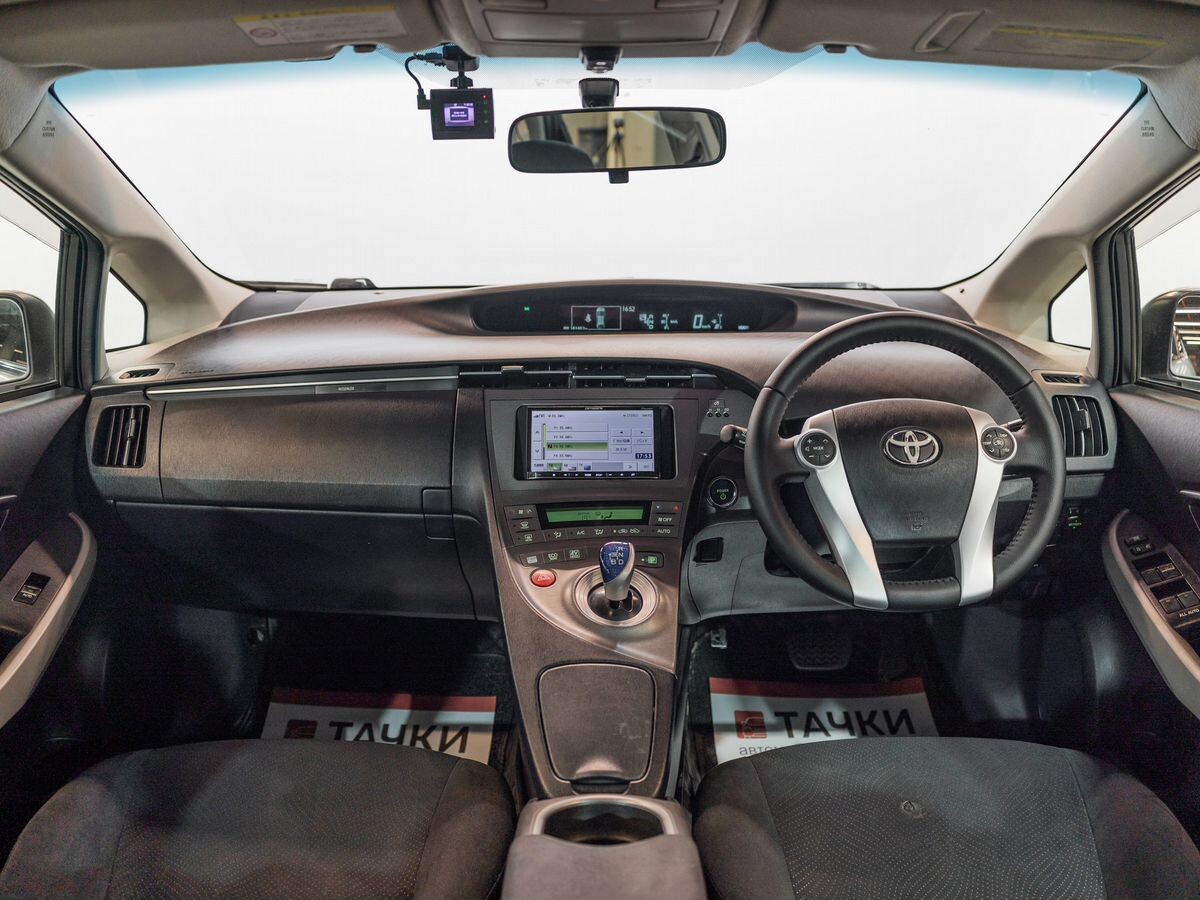 Toyota Prius 2012 - фото автомобиля