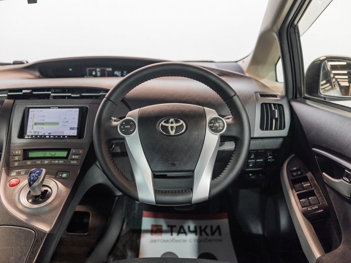 Toyota Prius 2012 - фото автомобиля