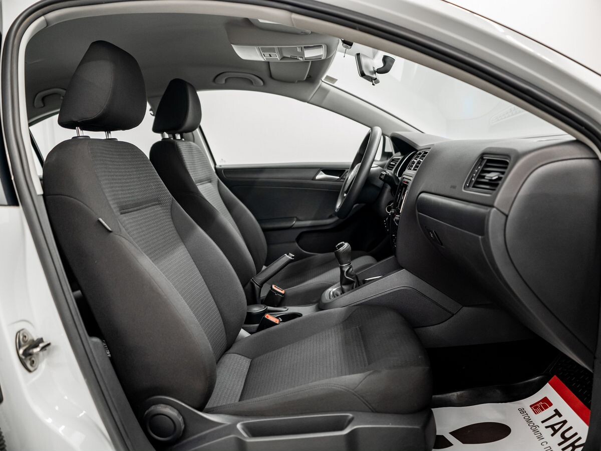 Volkswagen Jetta 2017 - фото автомобиля