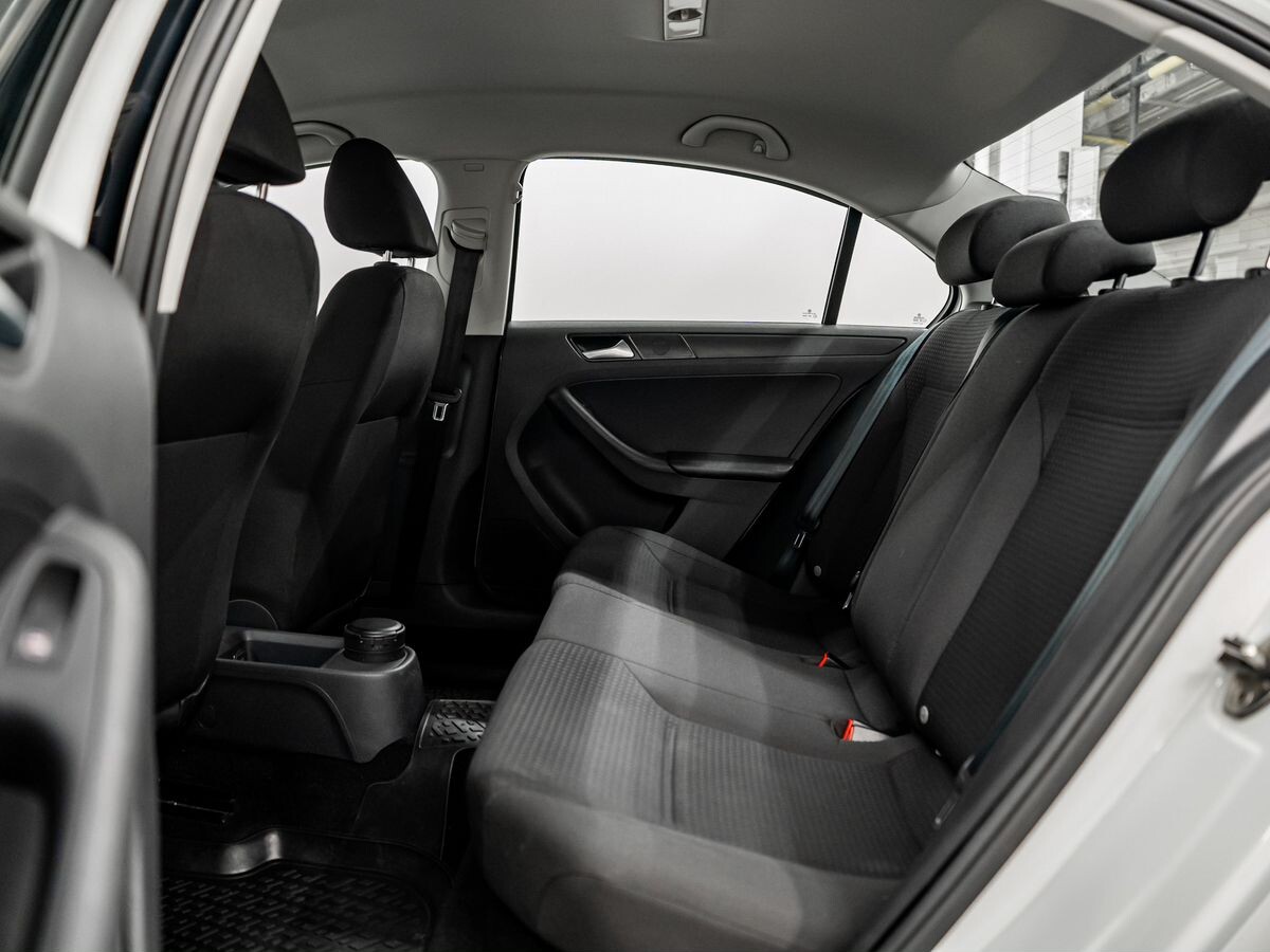 Volkswagen Jetta 2017 - фото автомобиля