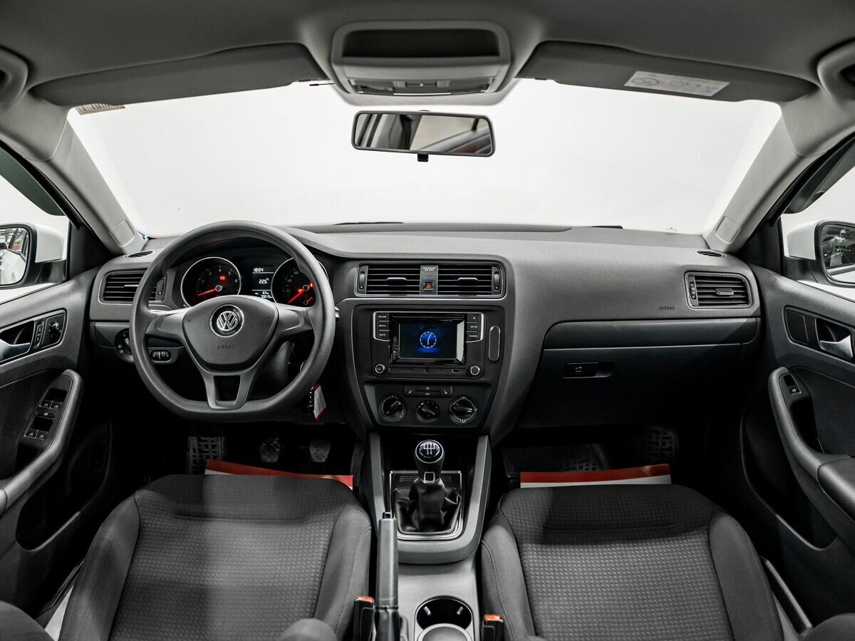Volkswagen Jetta 2017 - фото автомобиля