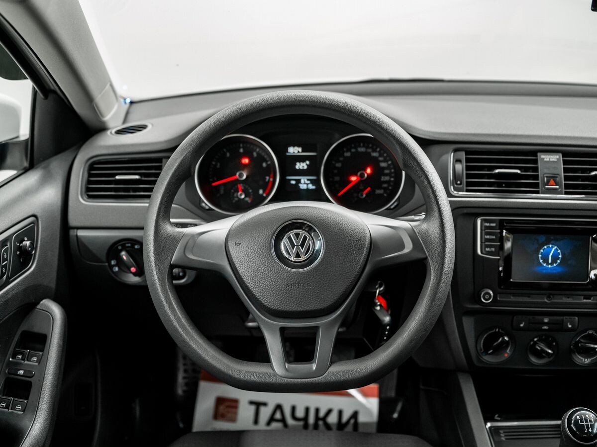 Volkswagen Jetta 2017 - фото автомобиля