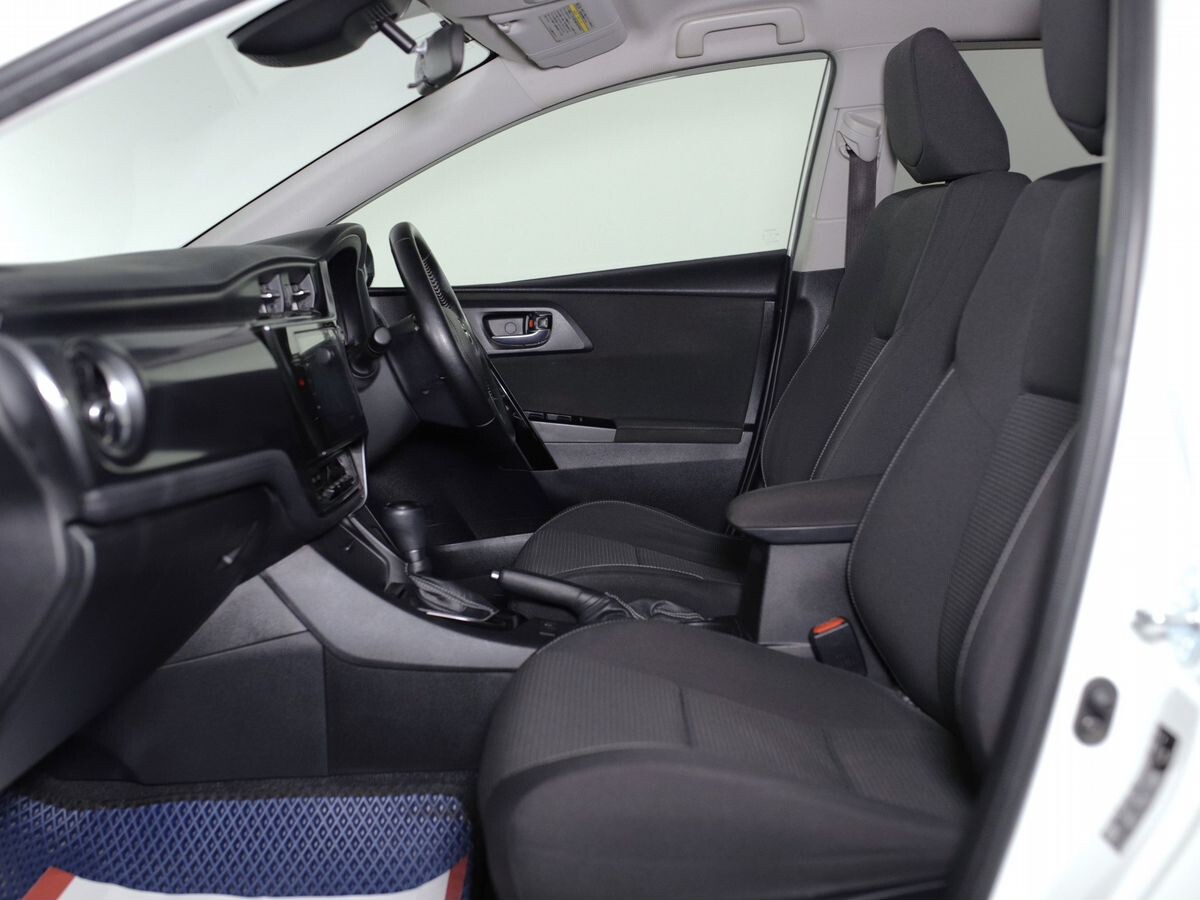 Toyota Auris 2016 - фото автомобиля