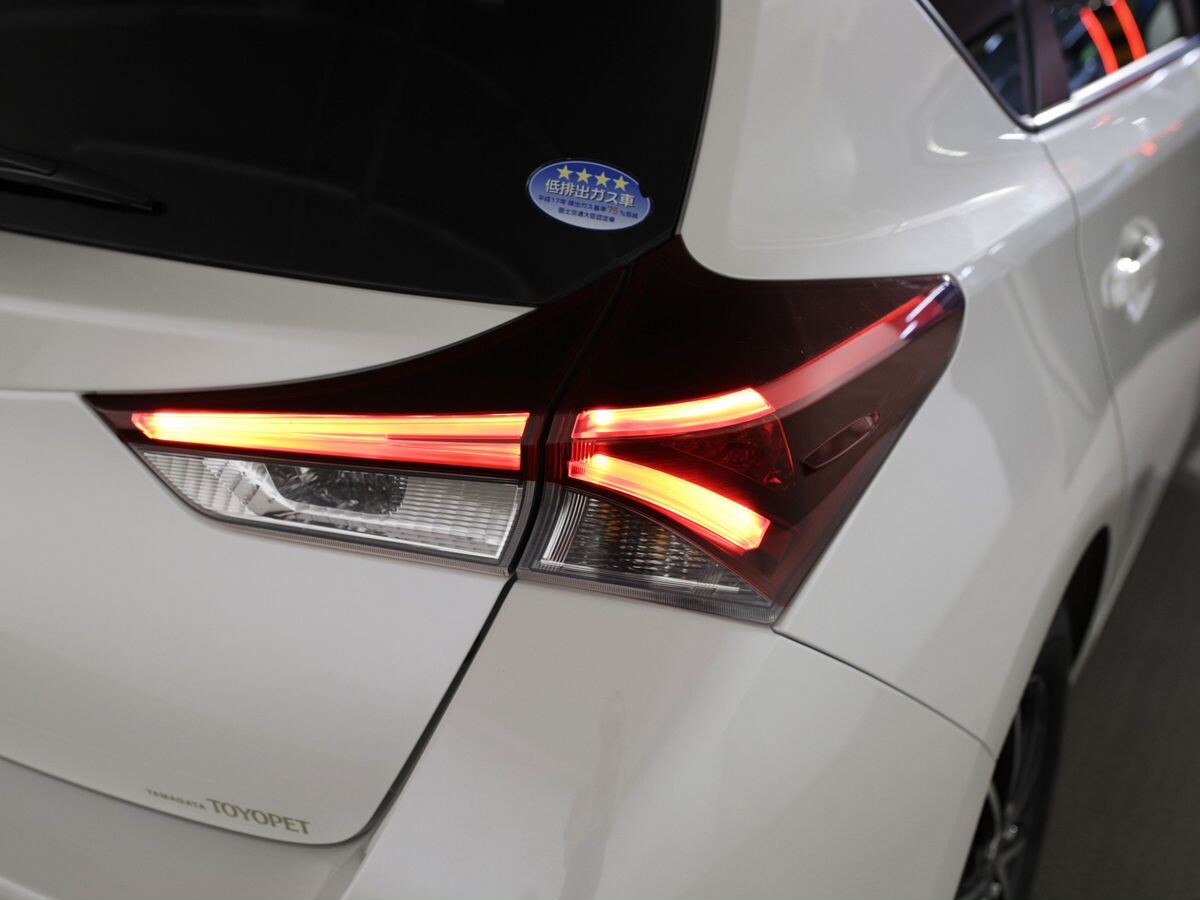 Toyota Auris 2016 - фото автомобиля