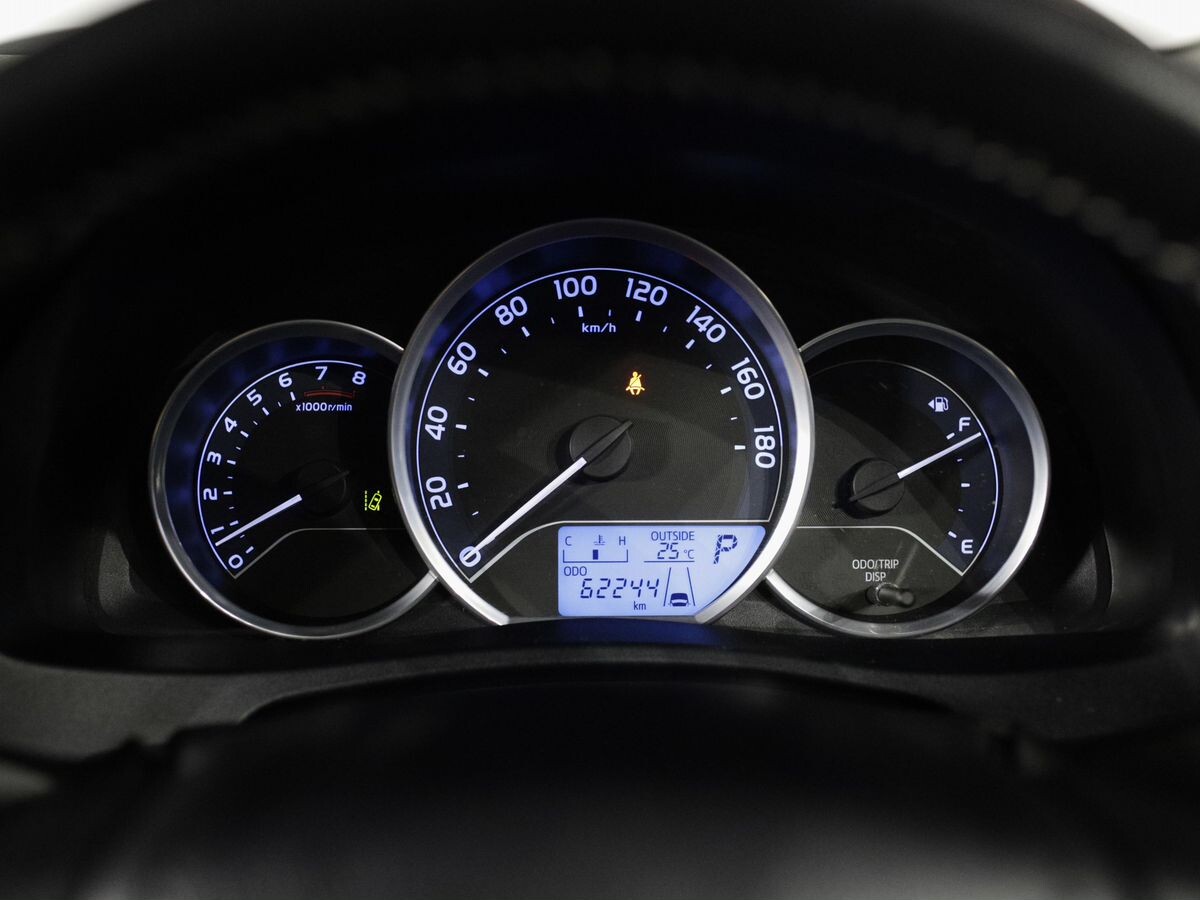 Toyota Auris 2016 - фото автомобиля