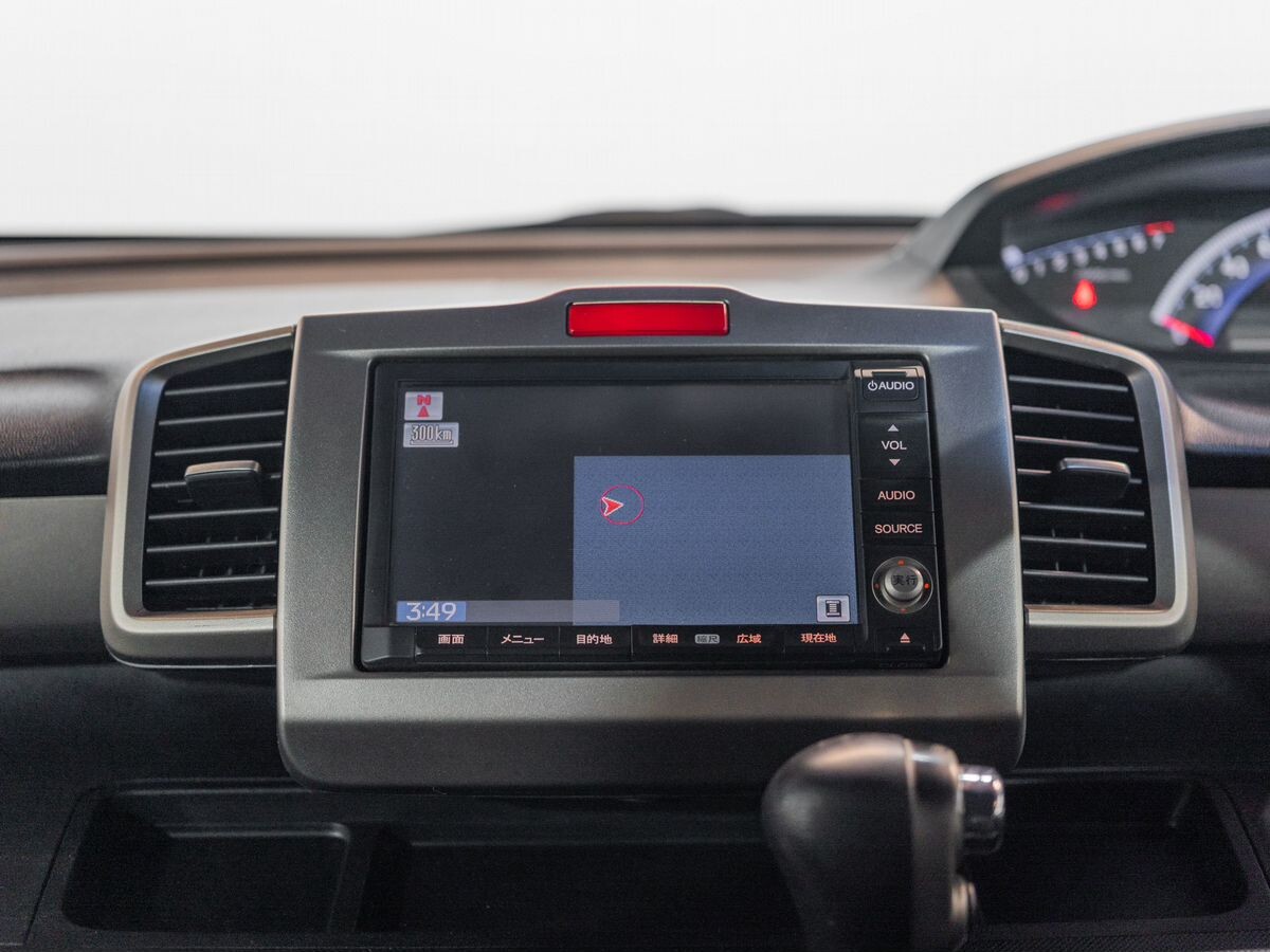 Honda Freed Spike 2011 - фото автомобиля