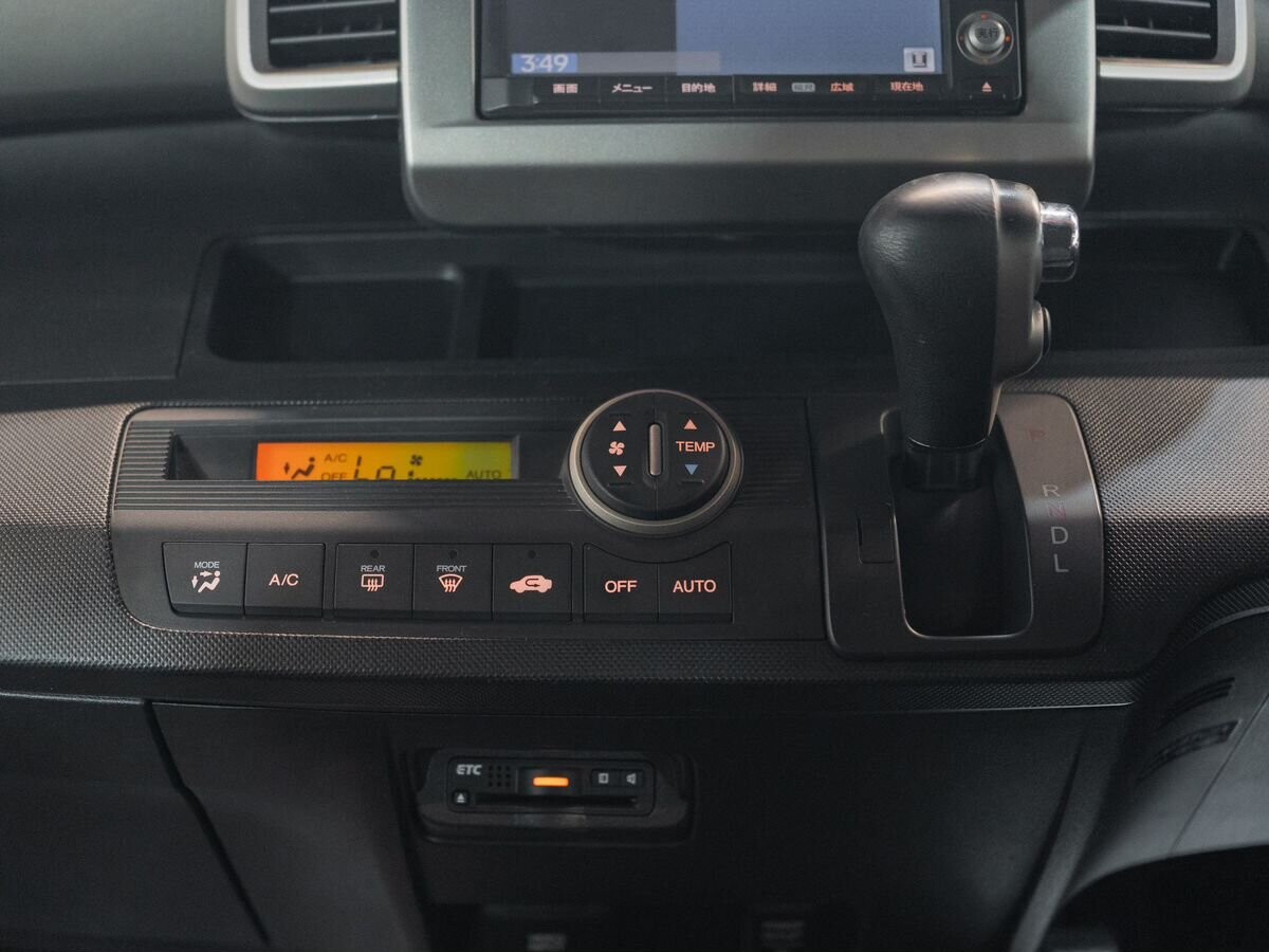 Honda Freed Spike 2011 - фото автомобиля