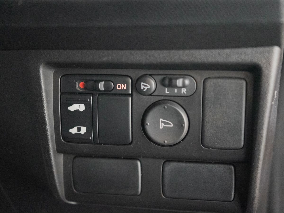 Honda Freed Spike 2011 - фото автомобиля