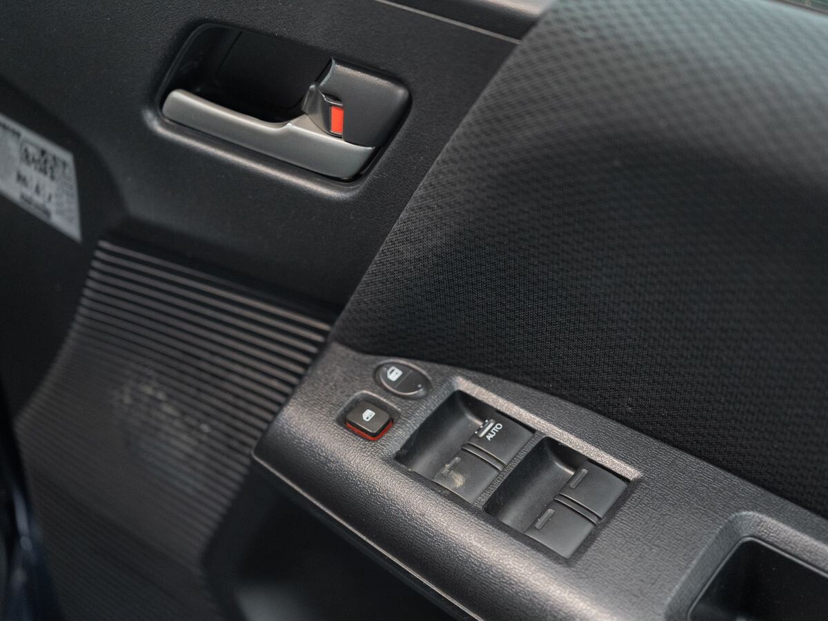 Honda Freed Spike 2011 - фото автомобиля