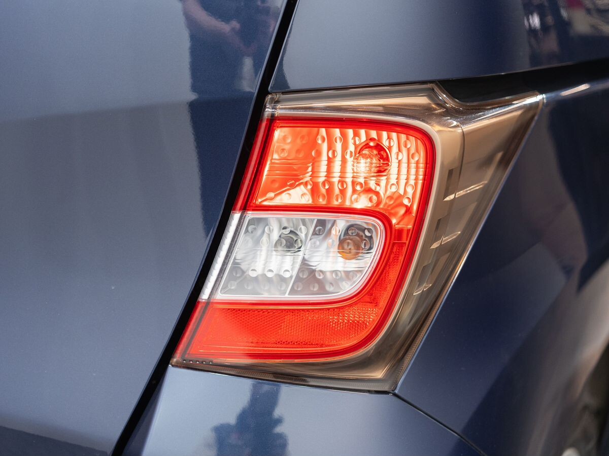 Honda Freed Spike 2011 - фото автомобиля