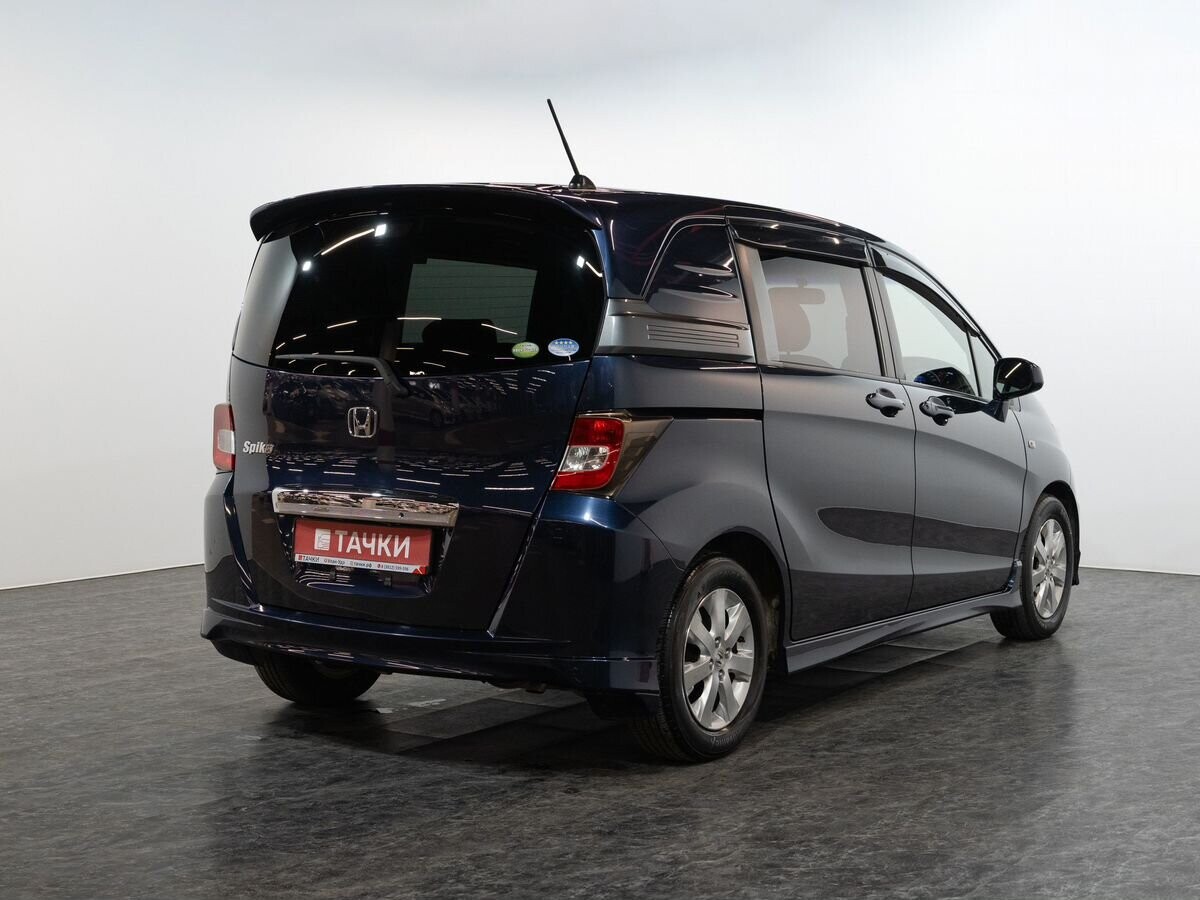 Honda Freed Spike 2011 - фото автомобиля