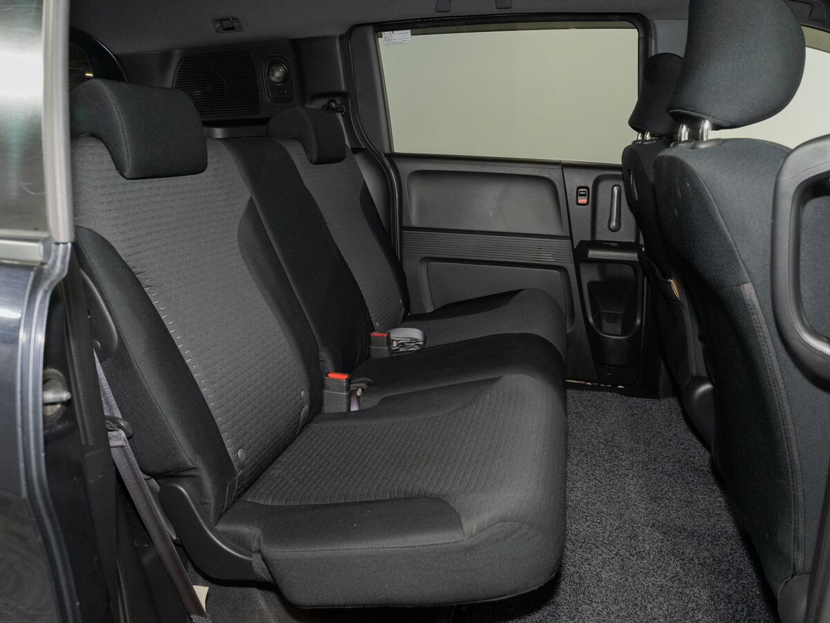Honda Freed Spike 2011 - фото автомобиля