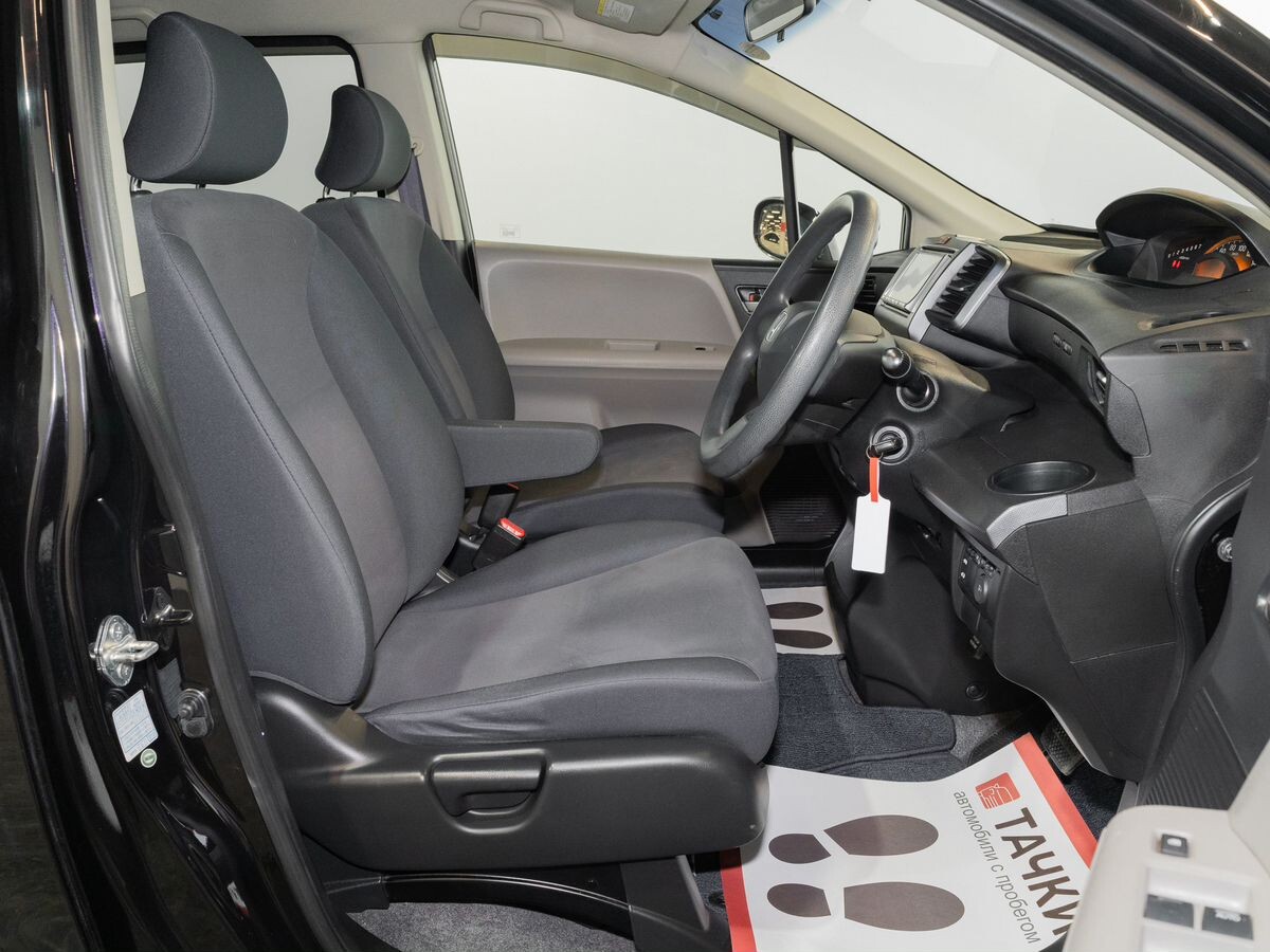 Honda Freed 2010 - фото автомобиля