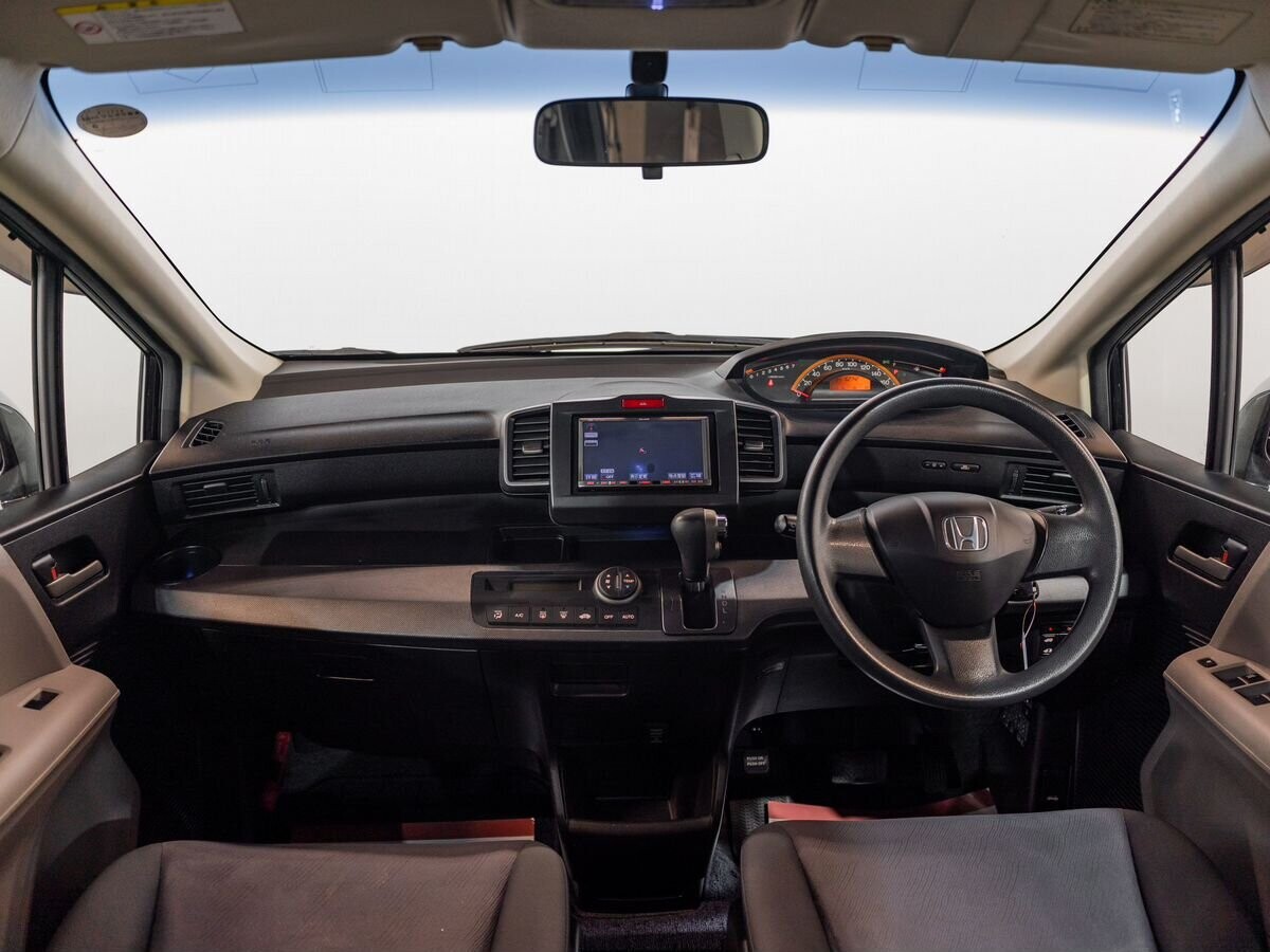 Honda Freed 2010 - фото автомобиля