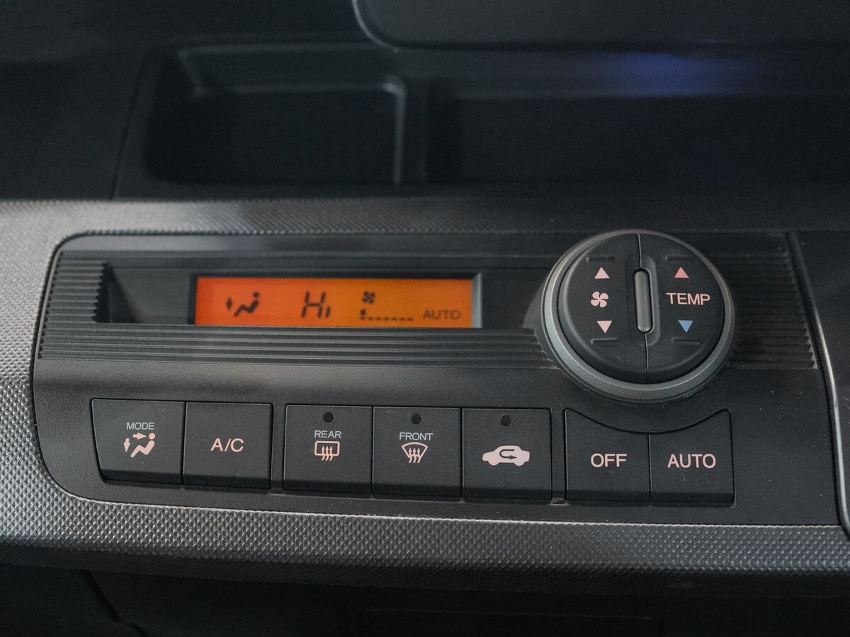 Honda Freed 2010 - фото автомобиля