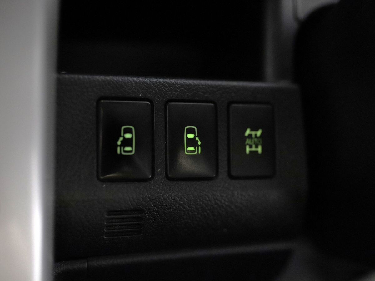 Toyota Noah 2011 - фото автомобиля