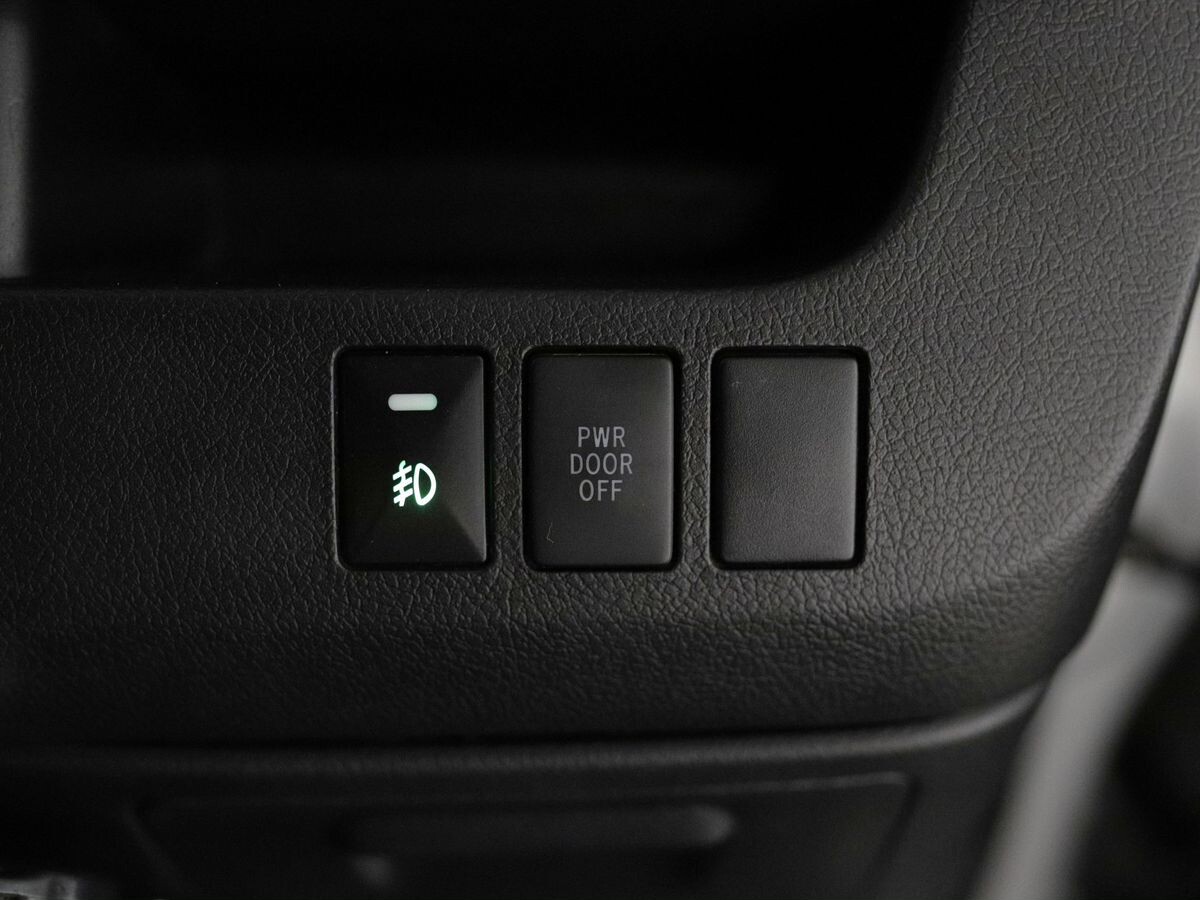 Toyota Noah 2011 - фото автомобиля