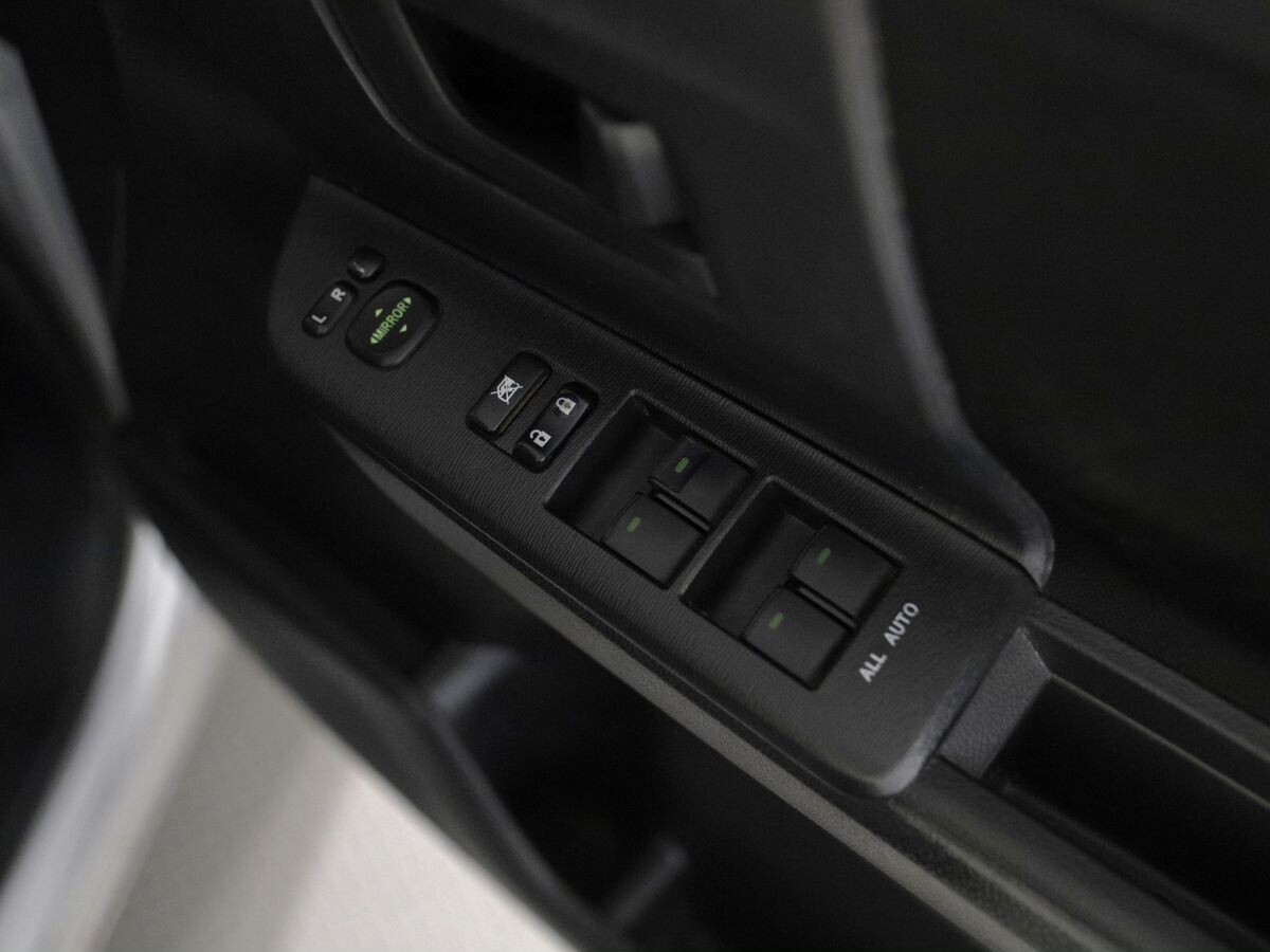 Toyota Noah 2011 - фото автомобиля