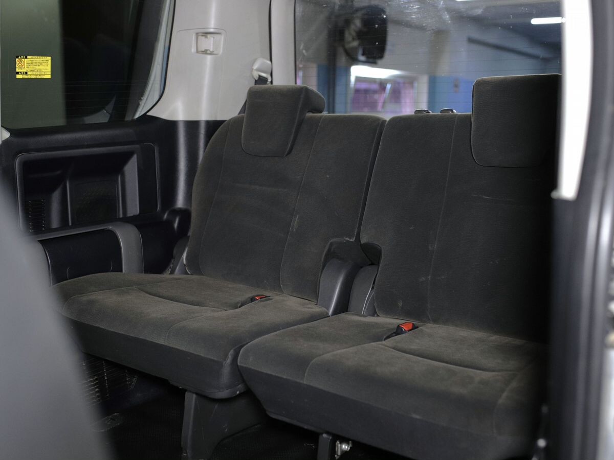 Toyota Noah 2011 - фото автомобиля