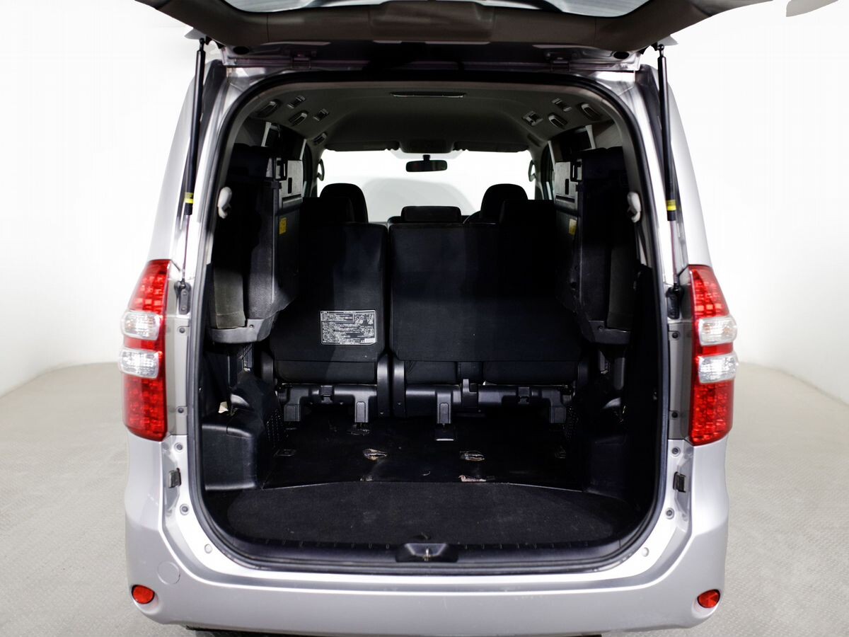 Toyota Noah 2011 - фото автомобиля