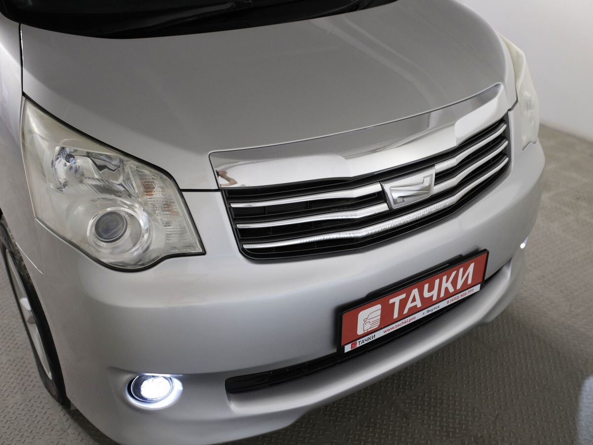 Toyota Noah 2011 - фото автомобиля