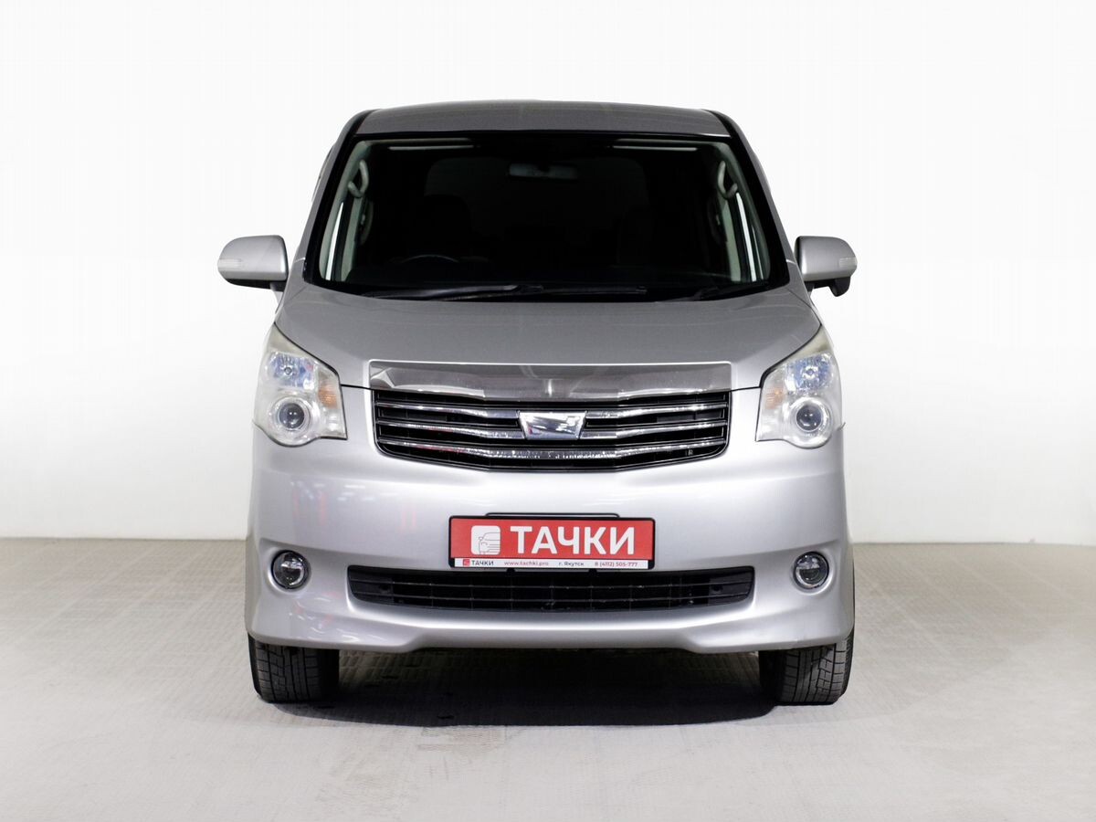 Toyota Noah 2011 - фото автомобиля