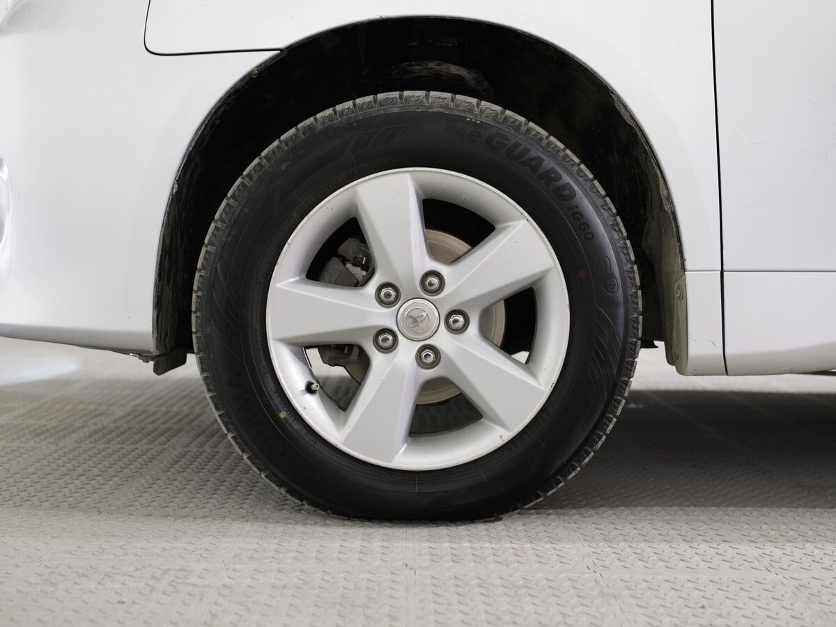 Toyota Noah 2011 - фото автомобиля