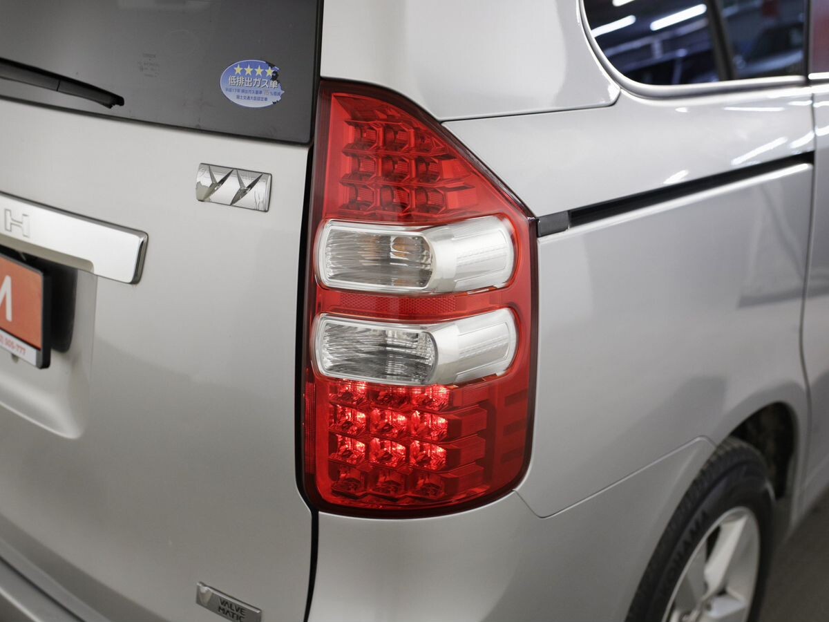 Toyota Noah 2011 - фото автомобиля