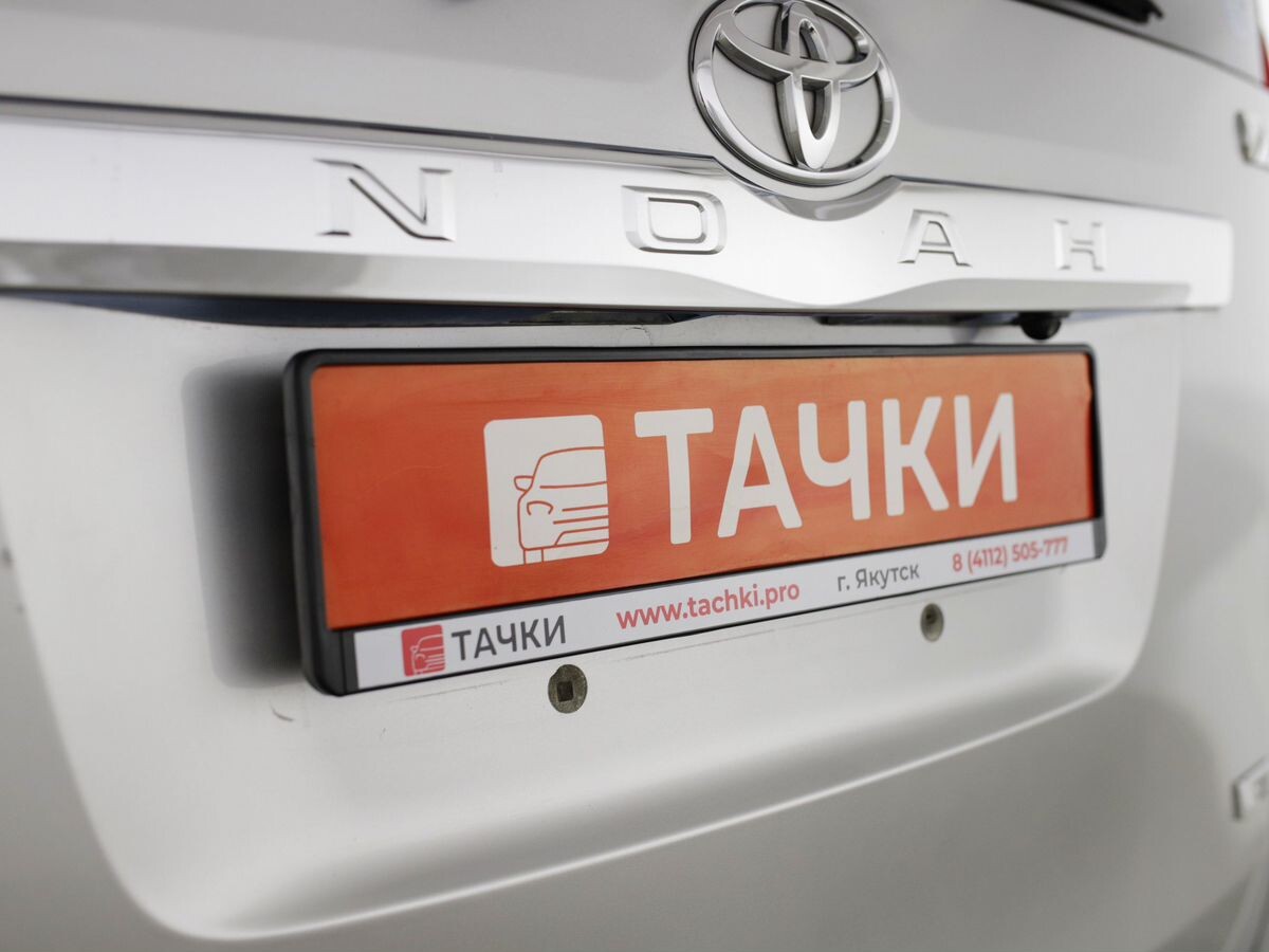 Toyota Noah 2011 - фото автомобиля
