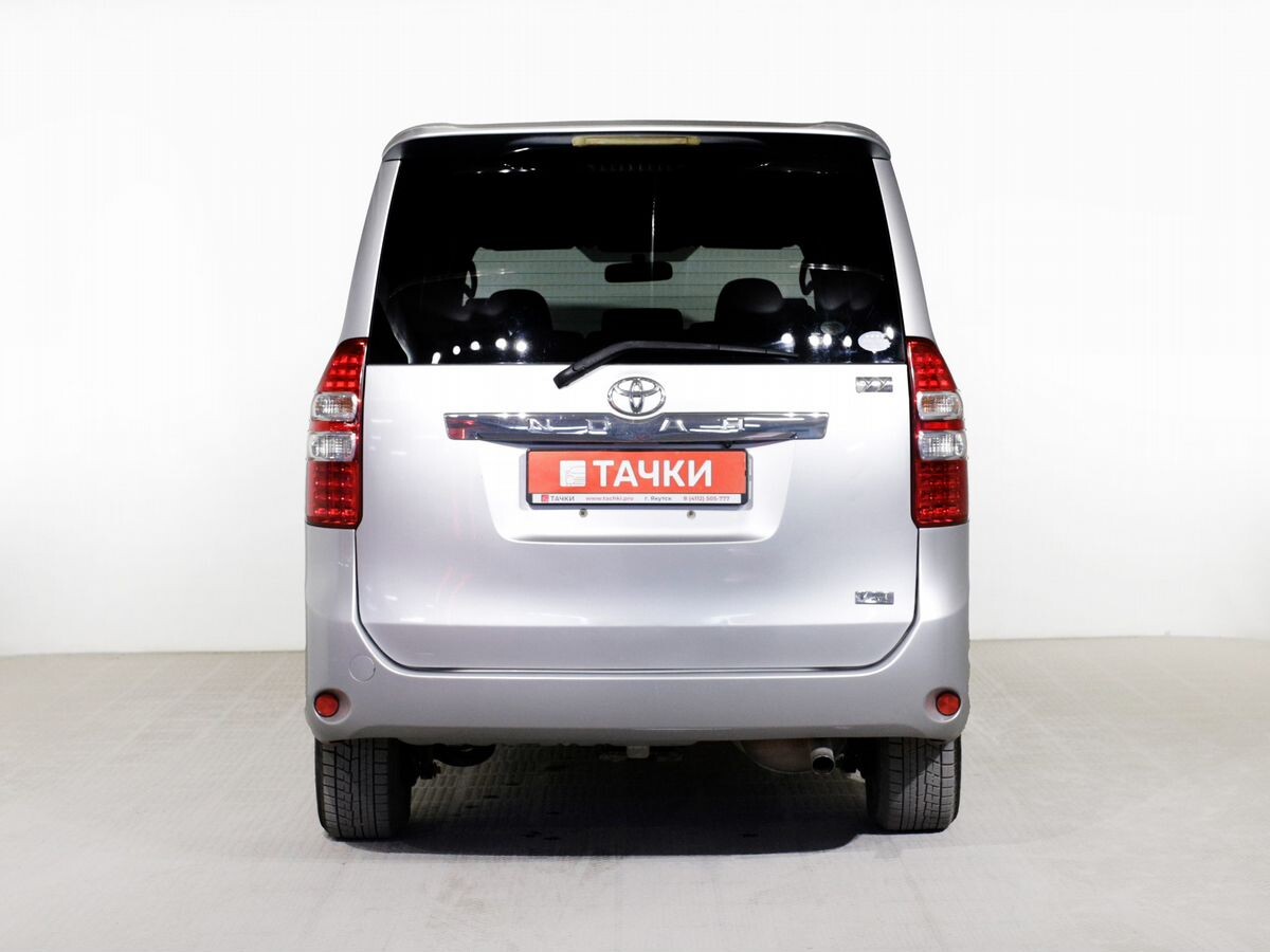 Toyota Noah 2011 - фото автомобиля