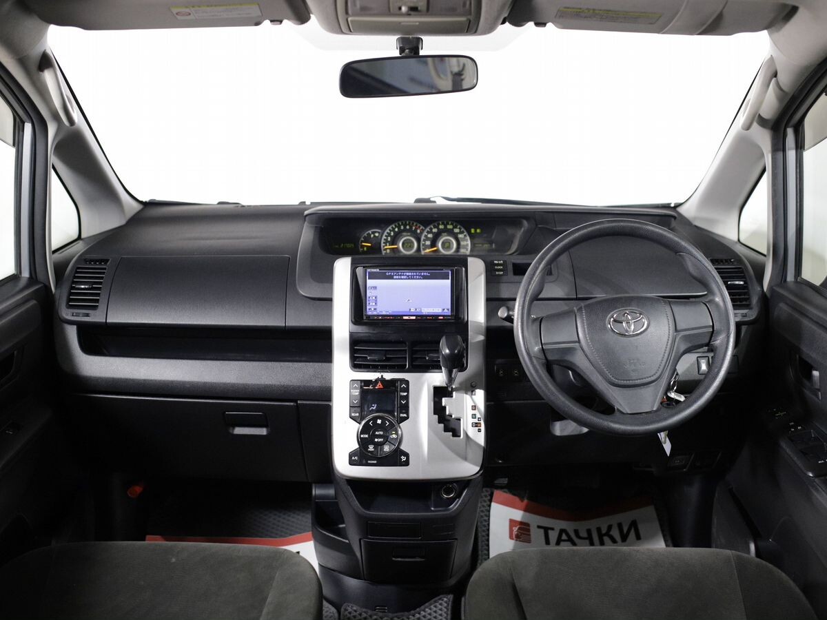 Toyota Noah 2011 - фото автомобиля