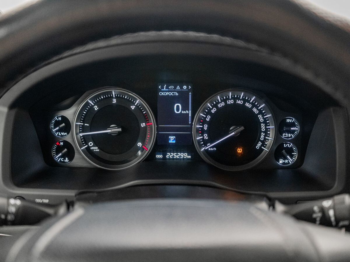 Toyota Land Cruiser 2016 - фото автомобиля