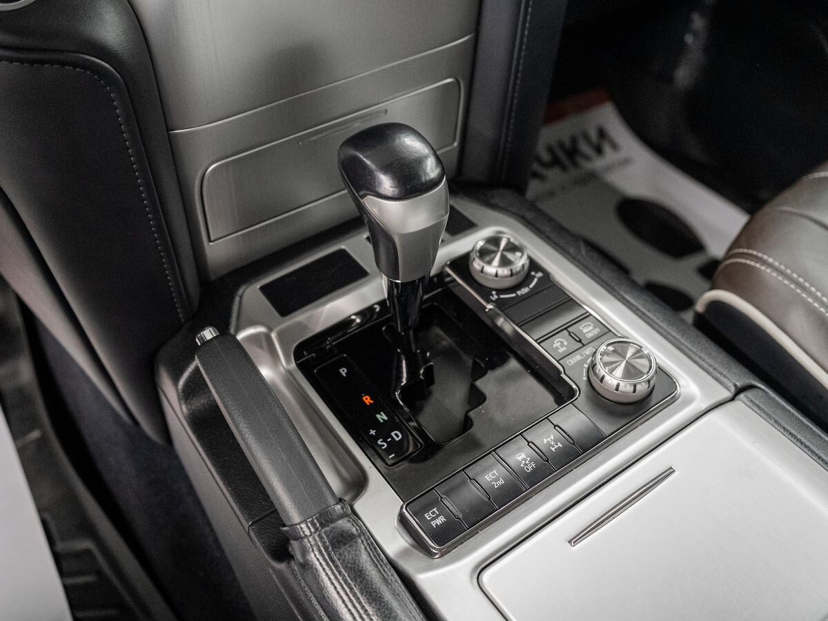 Toyota Land Cruiser 2016 - фото автомобиля