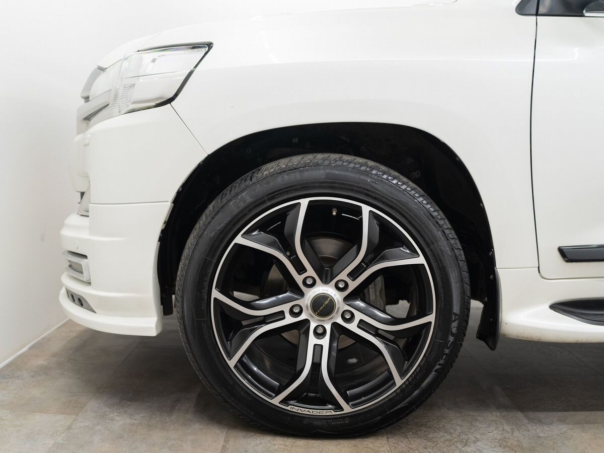 Toyota Land Cruiser 2016 - фото автомобиля