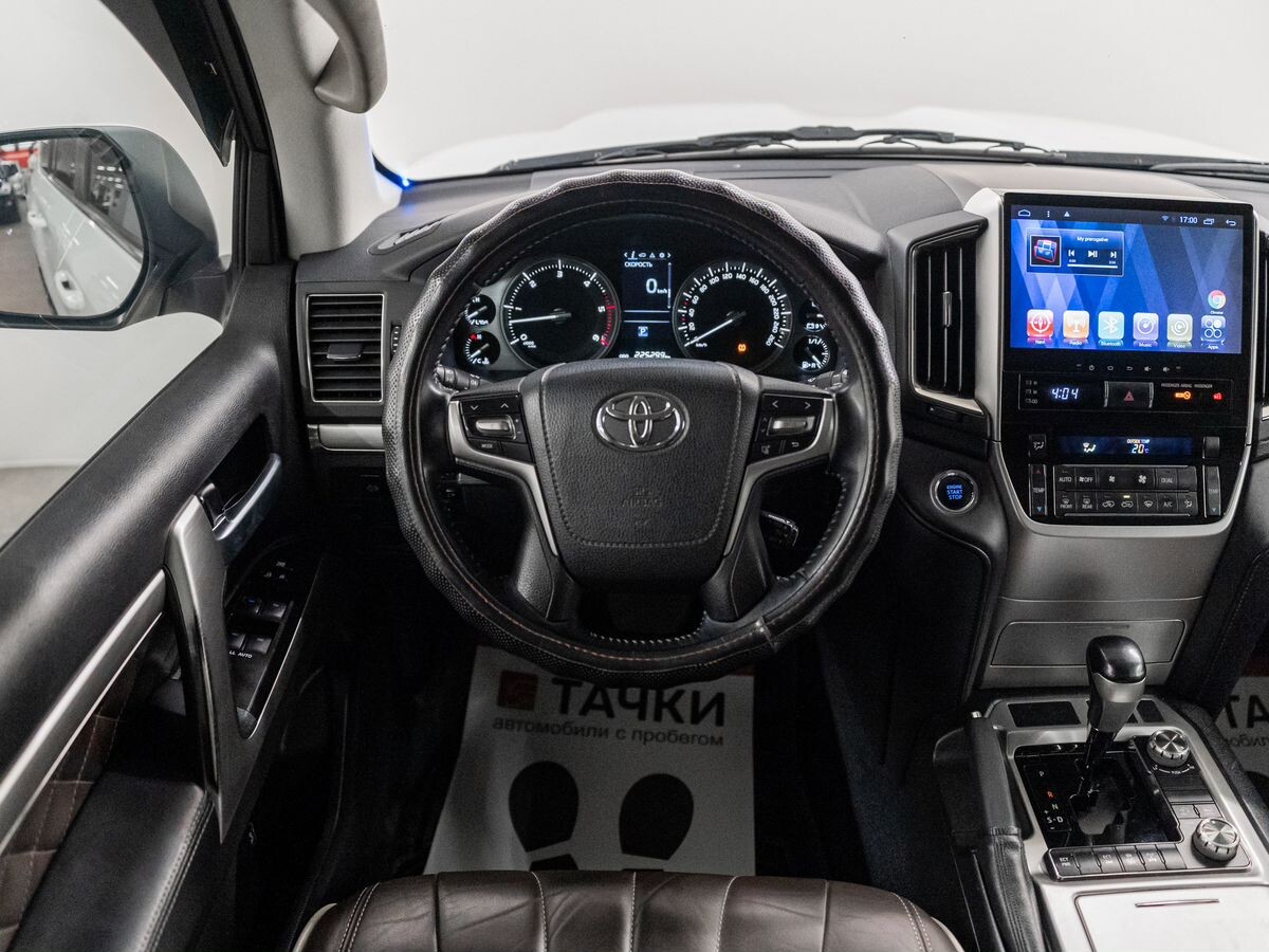 Toyota Land Cruiser 2016 - фото автомобиля